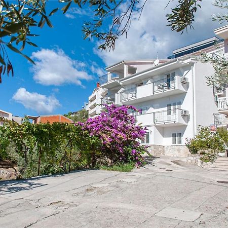 Apartments And Rooms Nikola Омиш Экстерьер фото