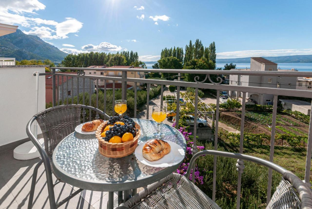 Apartments And Rooms Nikola Омиш Экстерьер фото