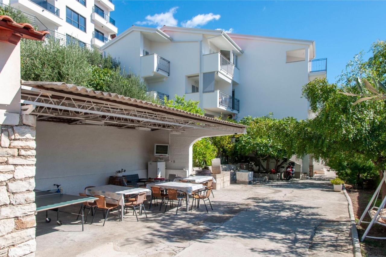 Apartments And Rooms Nikola Омиш Экстерьер фото