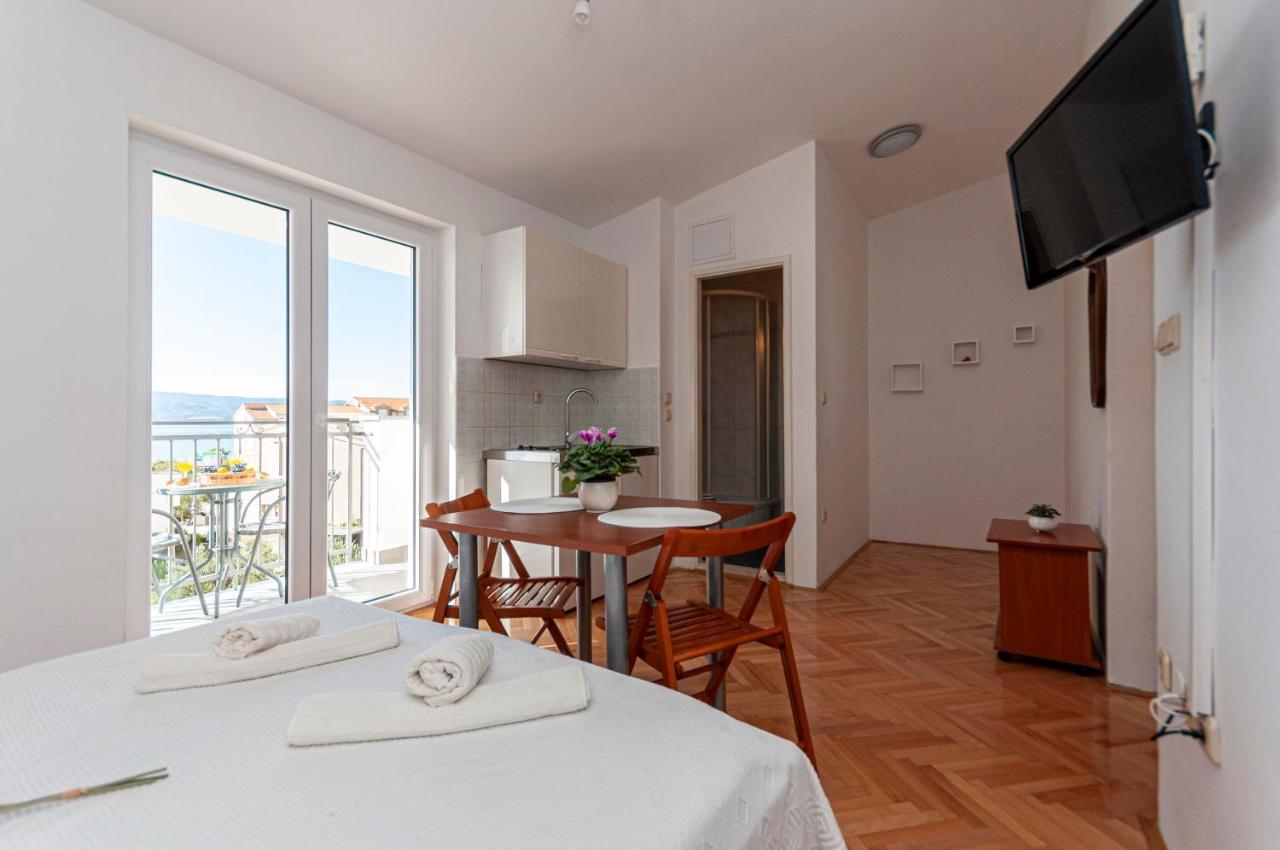 Apartments And Rooms Nikola Омиш Экстерьер фото