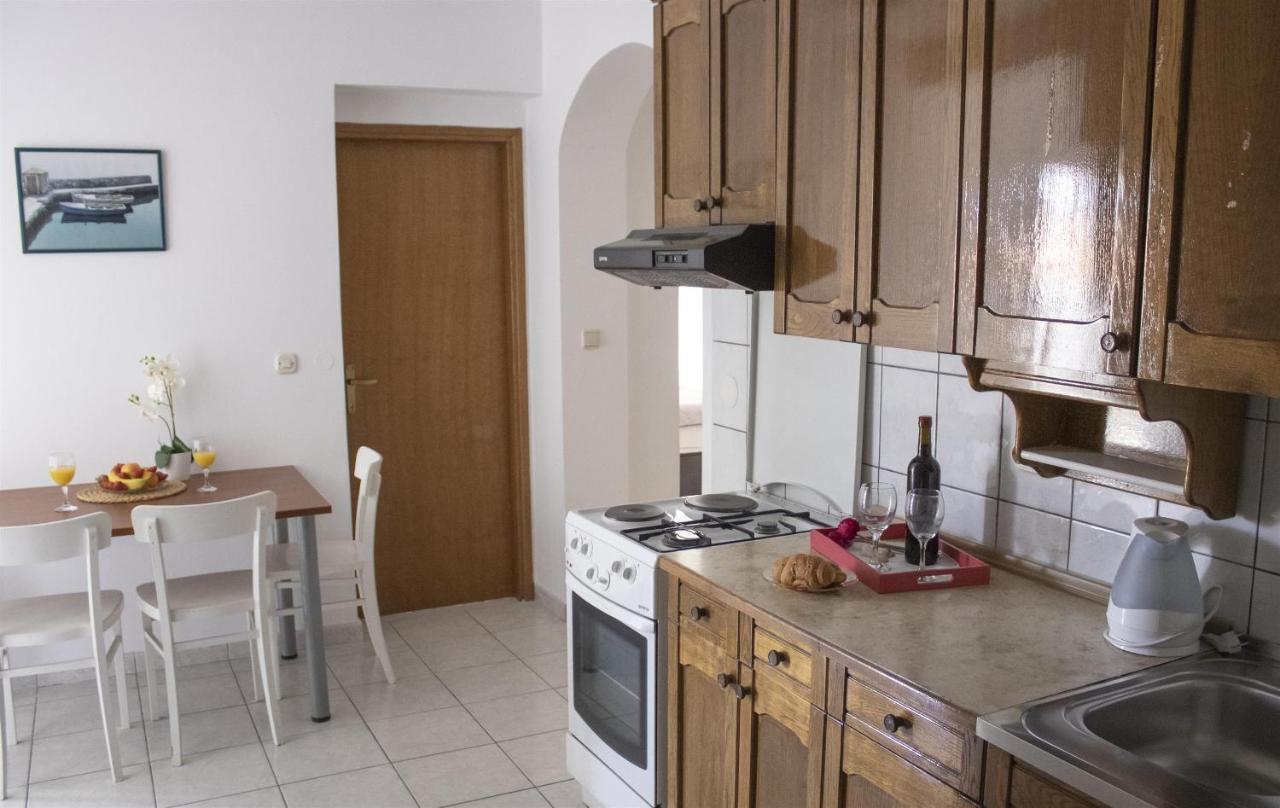 Apartments And Rooms Nikola Омиш Экстерьер фото