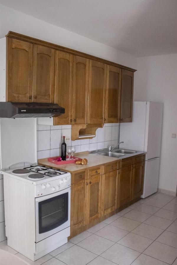 Apartments And Rooms Nikola Омиш Экстерьер фото