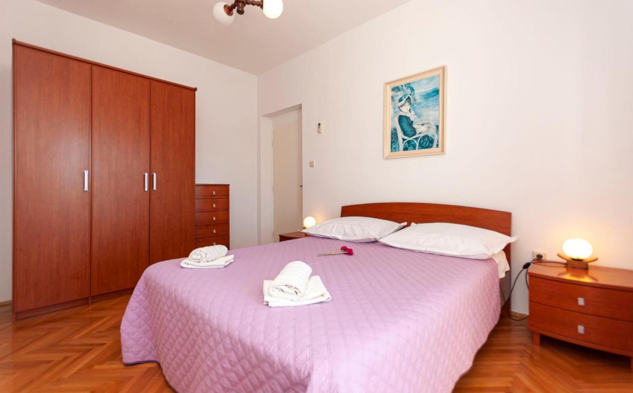 Apartments And Rooms Nikola Омиш Экстерьер фото