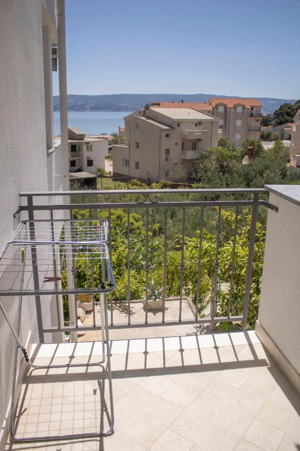 Apartments And Rooms Nikola Омиш Экстерьер фото