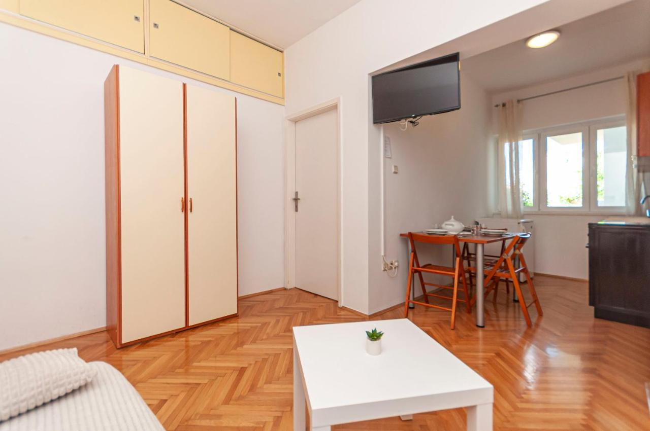 Apartments And Rooms Nikola Омиш Экстерьер фото