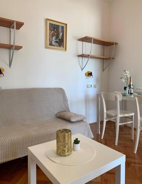 Apartments And Rooms Nikola Омиш Экстерьер фото