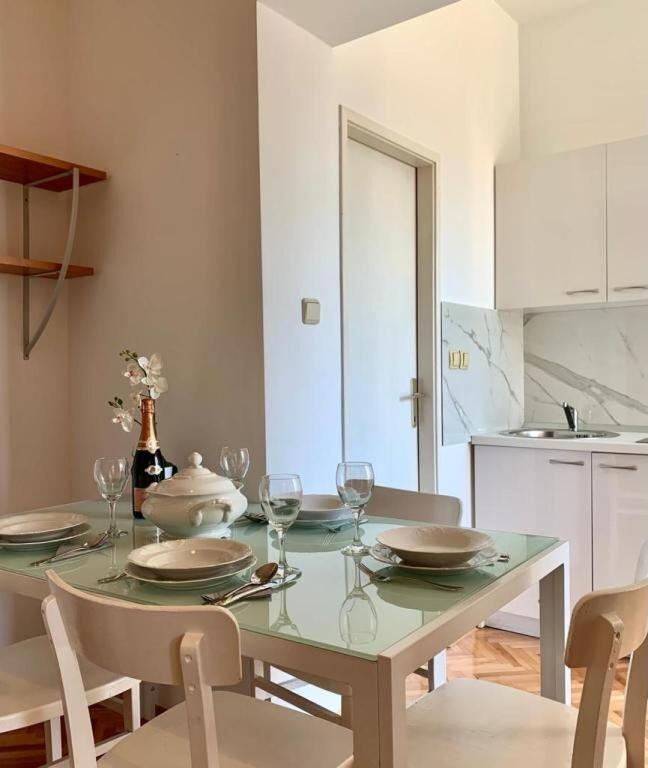 Apartments And Rooms Nikola Омиш Экстерьер фото