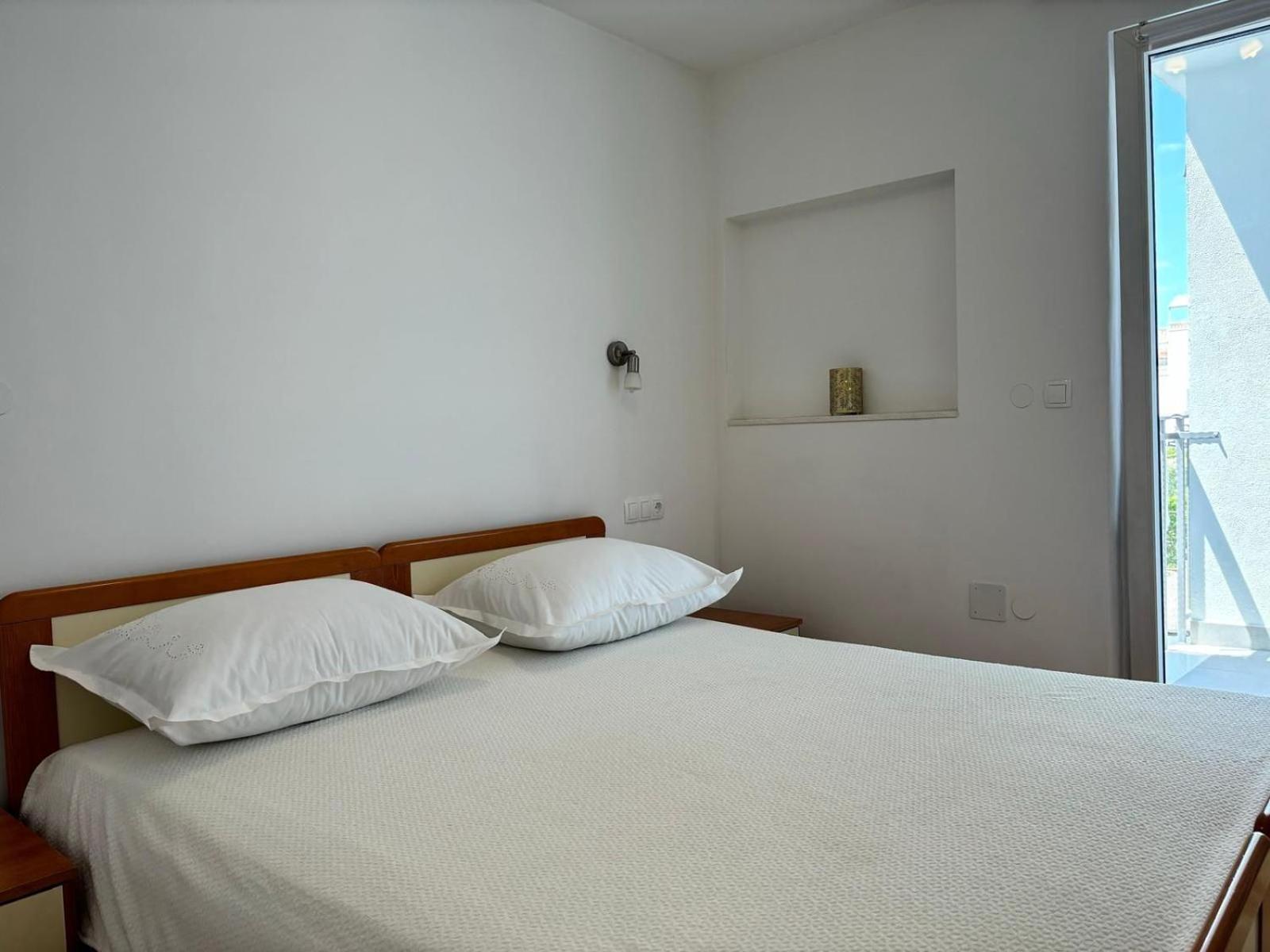 Apartments And Rooms Nikola Омиш Экстерьер фото