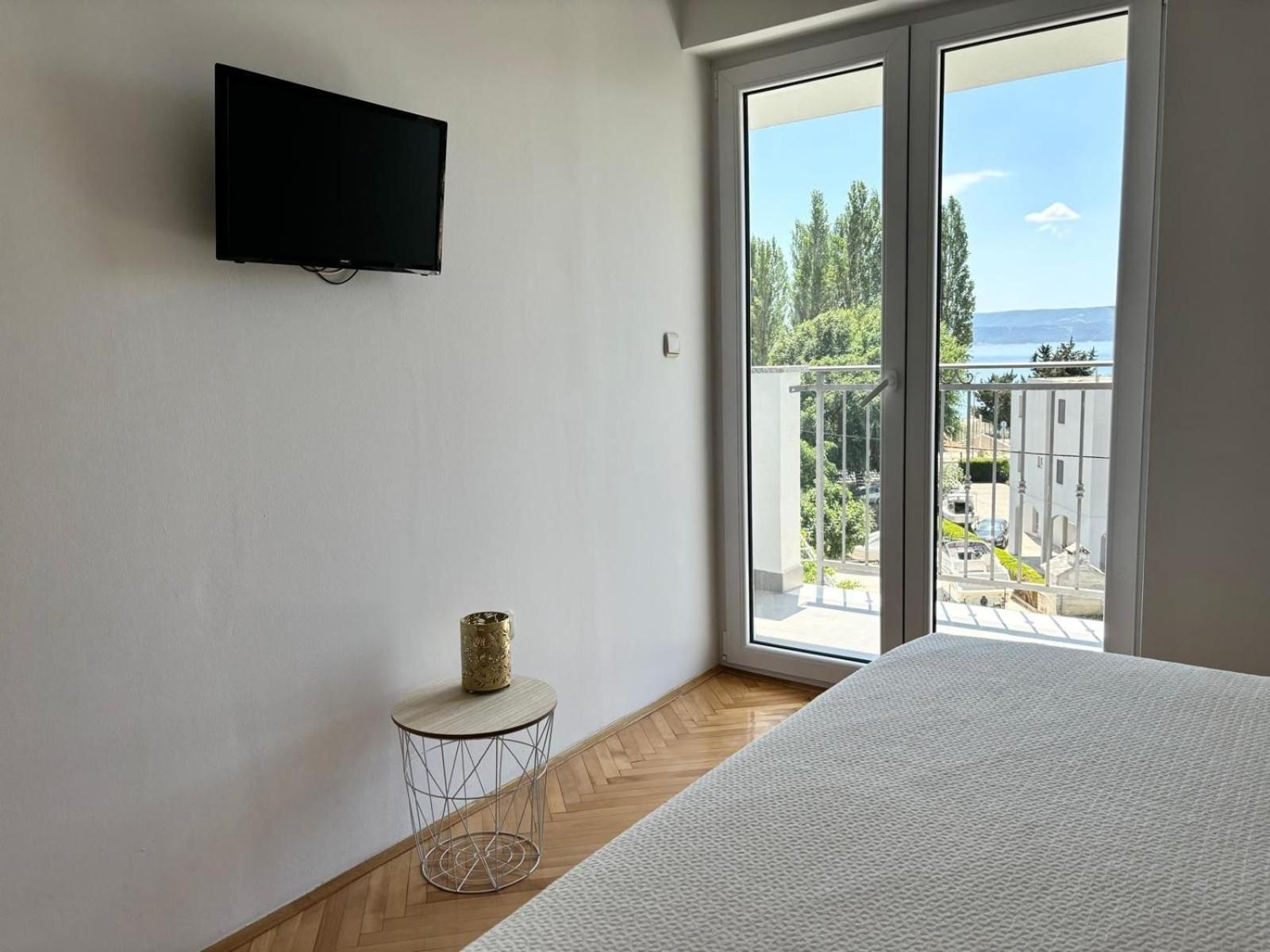 Apartments And Rooms Nikola Омиш Экстерьер фото
