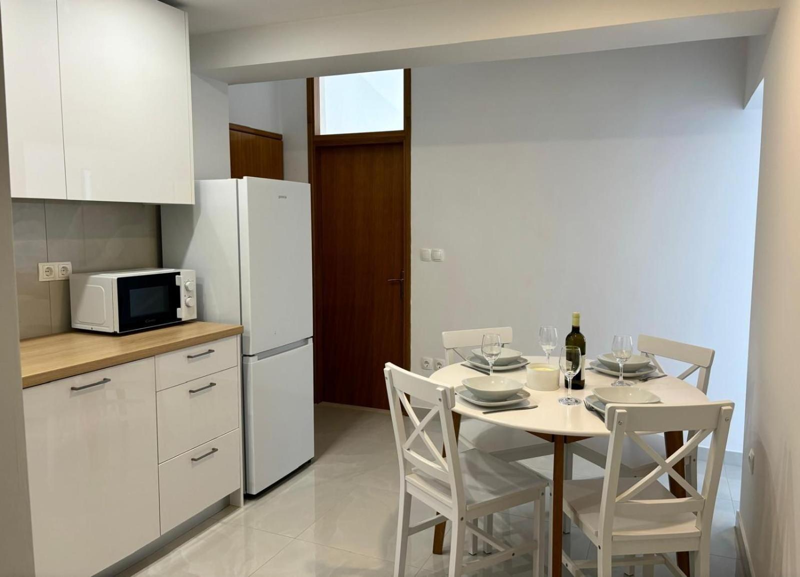 Apartments And Rooms Nikola Омиш Экстерьер фото