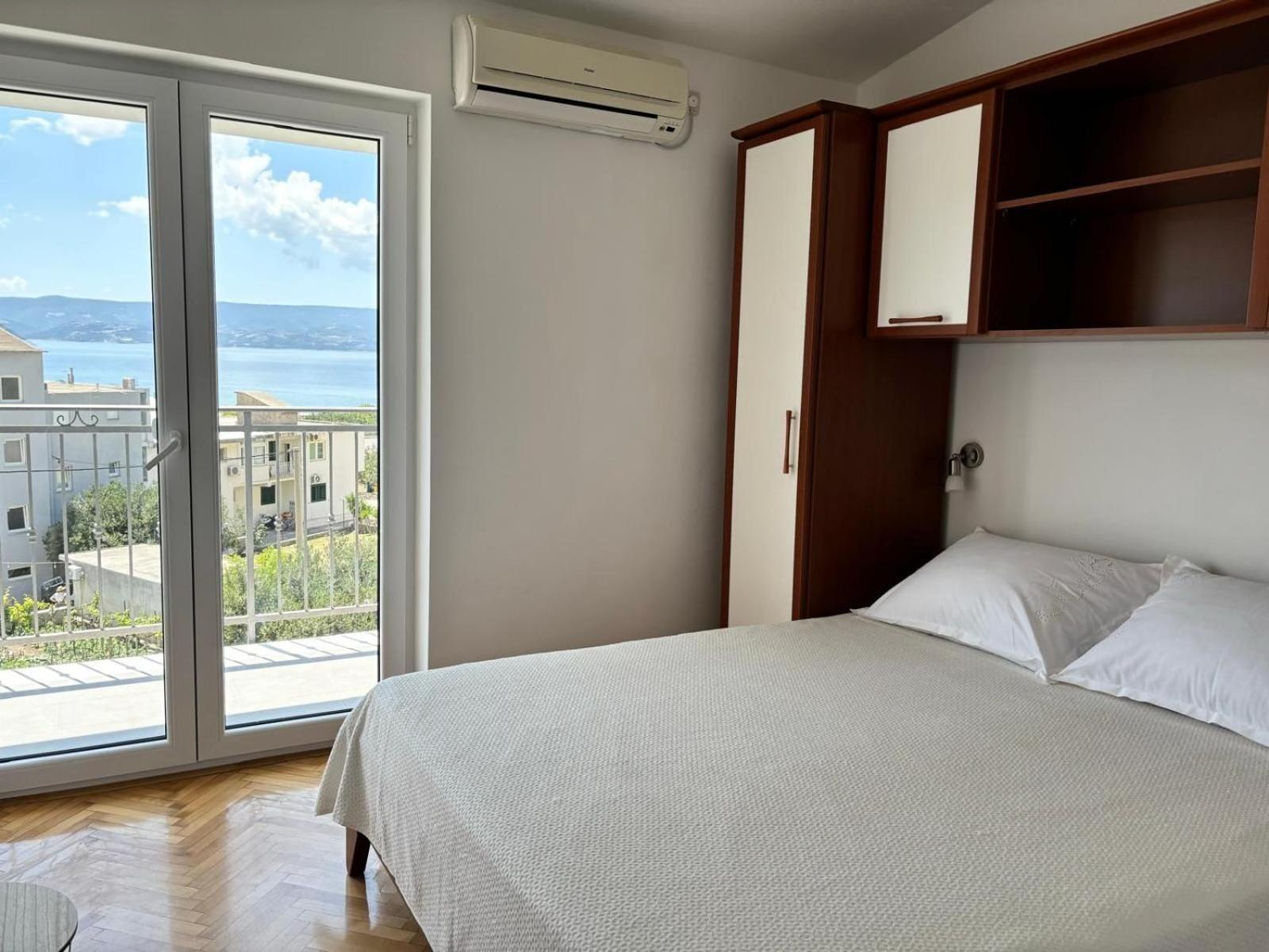 Apartments And Rooms Nikola Омиш Экстерьер фото