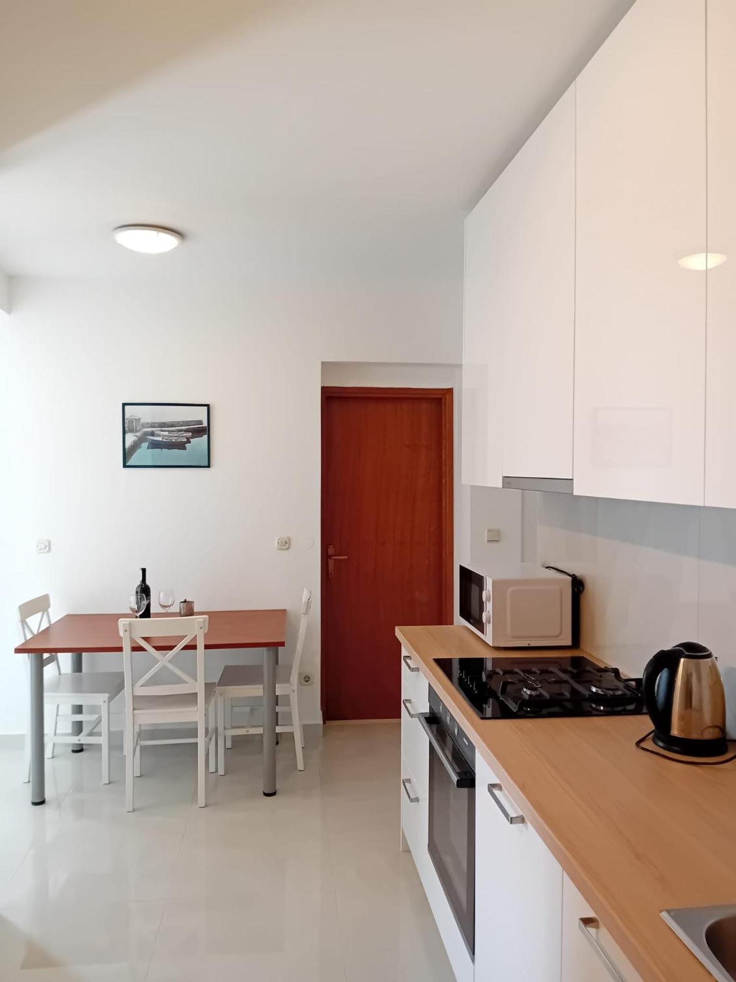 Apartments And Rooms Nikola Омиш Экстерьер фото